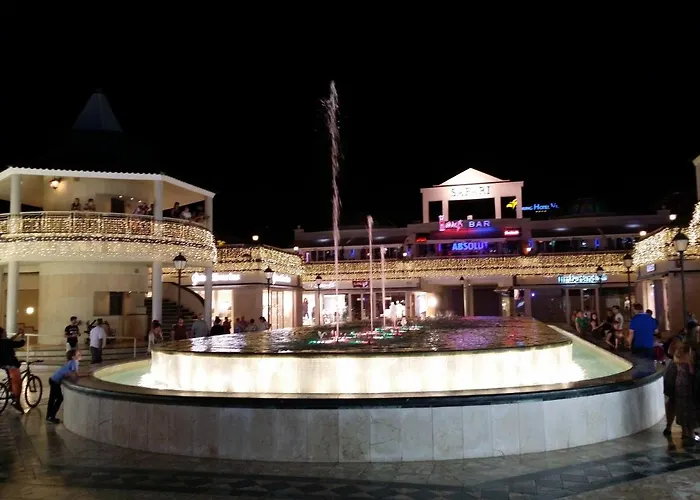 Exclusive Penthouse Playa Vistas 4 Close To The Sea And Beach, Aircondition For A Fee, Wifi, Terrace, Heated Pool Playa de las Américas