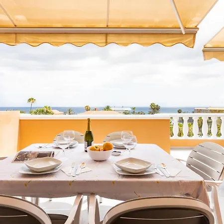 Exclusive Penthouse Playa Vistas 4 Close To The Sea And Beach, Aircondition For A Fee, Wifi, Terrace, Heated Pool Playa de las Américas