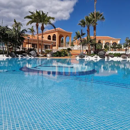 Exclusive Penthouse Playa Vistas 4 Close To The Sea And Beach, Aircondition For A Fee, Wifi, Terrace, Heated Pool Playa de las Américas