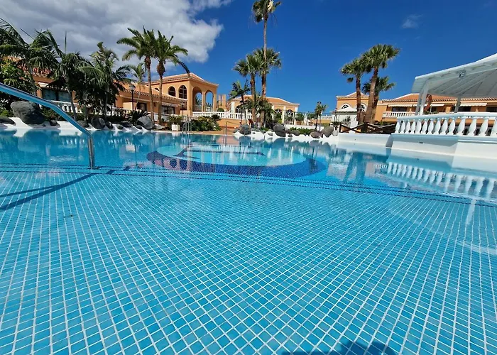 Exclusive Penthouse: Beachfront Oasis With Heated Pool * Playa de las Americas (Tenerife)