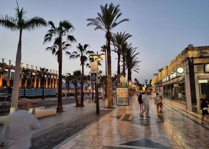 Exclusive Penthouse Playa Vistas 4 Close To The Sea And Beach, Aircondition For A Fee, Wifi, Terrace, Heated Pool Apartamento Playa de las Américas